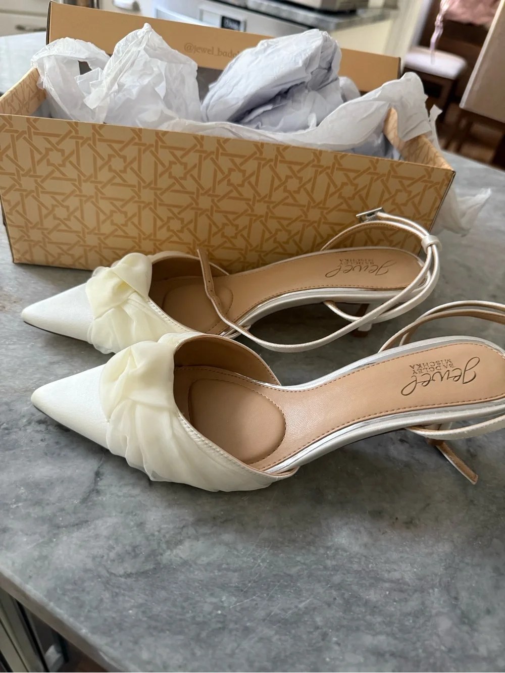 Jewel Badgley Mischka White Pointed Toe Ankle Strap Kitten Heels - Picture 2 of 4